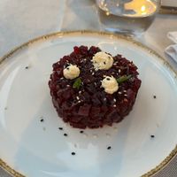 Rote Beete Tatar mit Tofucreme  at Ama Restaurant in Pula
