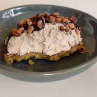 Hazelnut tartlet filling at Lente - Vegan Patisserie in Gouda