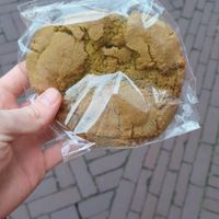 Matcha cranberry cookie at Lente - Vegan Patisserie in Gouda