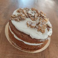 Whole carrot cake (6-8p), can also order just 1 piece at Lente - Vegan Patisserie in Gouda