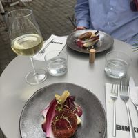 Gefrituurde rode biet, wit/roodlof en rabarber   at BIKKE in Maastricht