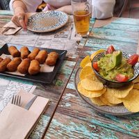 Croquetas de setas shitake y nachos con guacamole y pico de gallo at Maus Food & Drinks in Oviedo