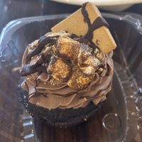 S’mores cupcake (GF & vegan)  at Cashew in Chattanooga