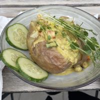 Baked Potatoes with Curry   at Queen Beans in Uppsala