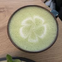 Matcha latte   at Queen Beans in Uppsala