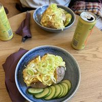 Ugnsbakad potatis med curryröra   at Queen Beans in Uppsala