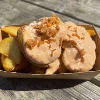 Patatas Bravas met huisgemaakte Sriracha mayo at terra food truck in Zeebrugge