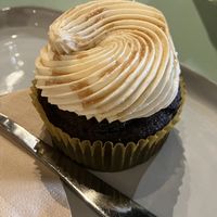 Cupcake with salted caramel (4,5€)  at LUA Coffee & Treats in Zwolle