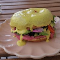 Bagel with vegan sauce hollandaise at The Flower Bar & Coffee Shop in Faro