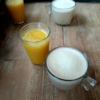 Jamu & Chai Latte (Brunch) at Monkey Mood in Capbreton