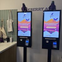 order displays  at Oakberry in Cologne