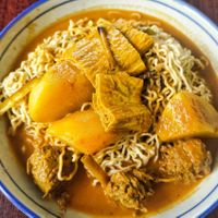 Curry noodled at Straight 8 Veggie Cafe in Kuching