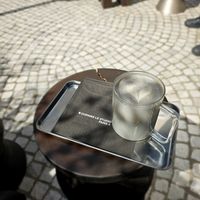 Latté au sésame noir avec du lait de soja at Copains - Le Studio Montorgueil in Paris