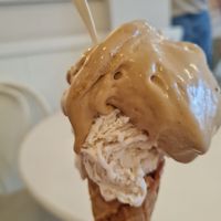 Coffee and hazelnut,  both vegan at Gioelia Cremeria in Alicante