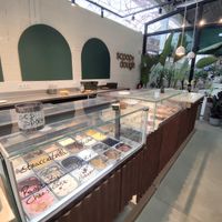 Ice cream and doughnuts at Scoop 'n Dough - Marvila in Lisbon