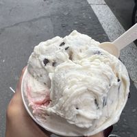 Stracciatella, banana arachidi e cioccolato, fragola limone e crumble   at Gelato Giusto in Milan