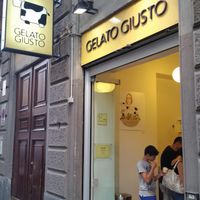 Storefront at Gelato Giusto in Milan