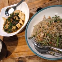 Jasmine Rice, Tofu Pad Kra Pao and Fried Rice Vermicelli with Chilli Paste and Water Mimosa at Thai Niyom Cuisine in Bangkok