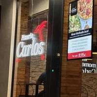 They have sitting outside and insidee  at Pizzería Carlos - Vallehermoso in Madrid