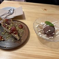 Cheesecake and chocolate ice creamm  at Umaueyon in Cordoba