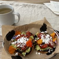 Heerlijke verse gemberthee en de Conchas met vegan kaasblokjes.  at Tepoz in Amsterdam