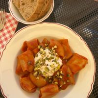 Paccheri al pomodoro con stracciatella vegana e pistacchi at Miscusi in Padua