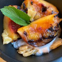 Pesca con crema al latte di cocco at Les Grands Vilains in Granville