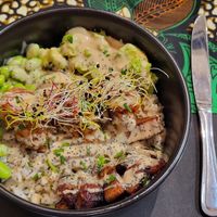 Bowl vegan base riz ou quinoa (banane plantain, edamame, avocat, acara)
Fait maison ! Tellement bon! Si vous passez par Albertville, arrêtez vous ici! at Témi Bowl in Albertville