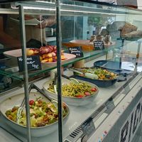 Vegan and veggie salads, vegan cheesecakes at Picnic in Antibes