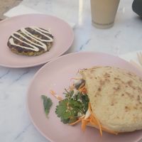 Pancake halloumi, Courgette et un pain pita 🤤 at Picnic in Antibes