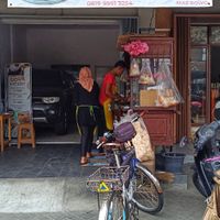 Front View of the Shop Location at Gado Gado Mas Bowo in Jakarta