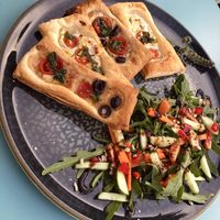 Belegter Blätterteig mit veganem Käse (das erste und dritte von links)   at Svenja's Café in Nehren