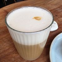 Latte Macciato mit Hafermilch at Café Hommage in Erfurt