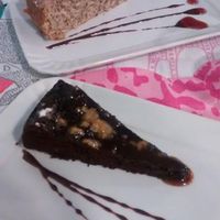 Lemon & chocolate cake at Rayen Vegano in Madrid