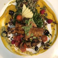 Salad of the day at Rayen Vegano in Madrid