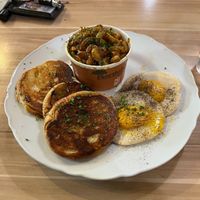 fried eggs, cuban bread, mac n cheese at A Lo Vegano Orlando in Orlando