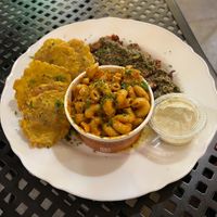 tostones, steak, mac n cheese at A Lo Vegano Orlando in Orlando