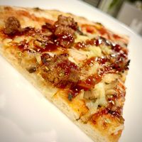 Slice of Vegan Beyond pizza (double dough) at Carpi Pizza Premià in Premia De Mar