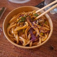 Yakiudon con verduras at Aisushi in Granada