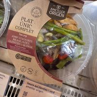 Ready vegan meal: vegetables with lentils, quinoa and Heura "bocados" at Ametller Origen in Premia De Mar