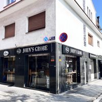 Entrance at John's Grobe in Premia De Mar