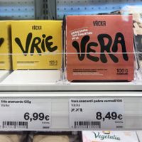 Vegan cheeses: brie (vrie) and cheese with paprika at Veritas in Premia De Mar
