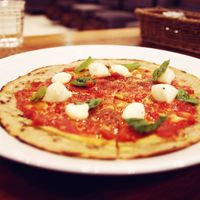 Margherita pizza with vegan mozarella at CHOICE in Kyoto