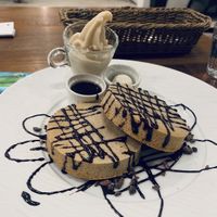 Chocolate pancakes and ice cream at CHOICE in Kyoto