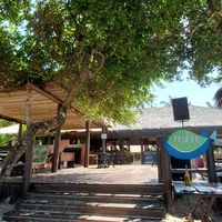 Fachada do restaurante beira-mar at Basílico in Cairu