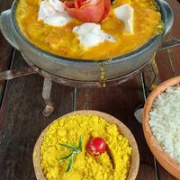 Moqueca vegana com acompanhamentos at Basílico in Cairu