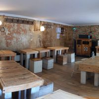 Upstairs seating at Hank Cuisine Végétale - Archives in Paris