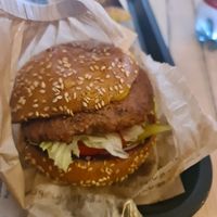 Gluten-free beyond burger at Hank Cuisine Végétale - Archives in Paris