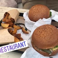 burgers et potatoes  at Hank Cuisine Végétale - Archives in Paris