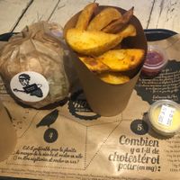  🍔   at Hank Cuisine Végétale - Archives in Paris